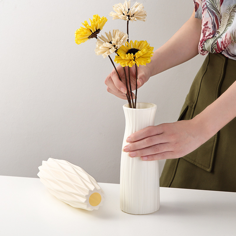 Vase à Fleurs Moderne en Plast - Badminton Live avis et prix