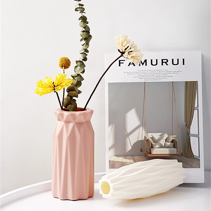 Vase à Fleurs Moderne en Plast - Badminton Live avis et prix