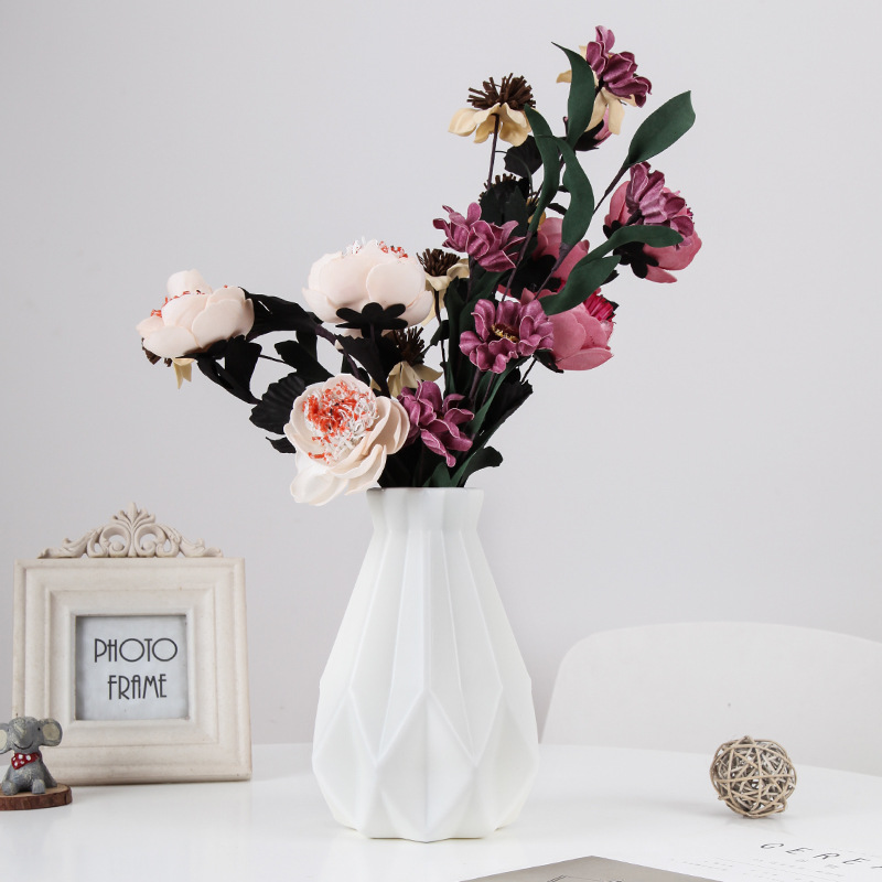 Vase à Fleurs Moderne en Plast - Badminton Live avis et prix